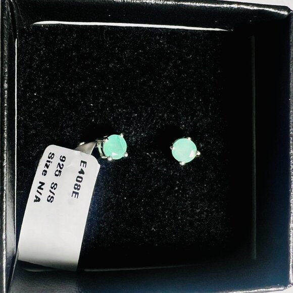 Natural Emerald Stud faceted Earrings E408E 4 prongs Oiled Silver Gift - Picture 1 of 6